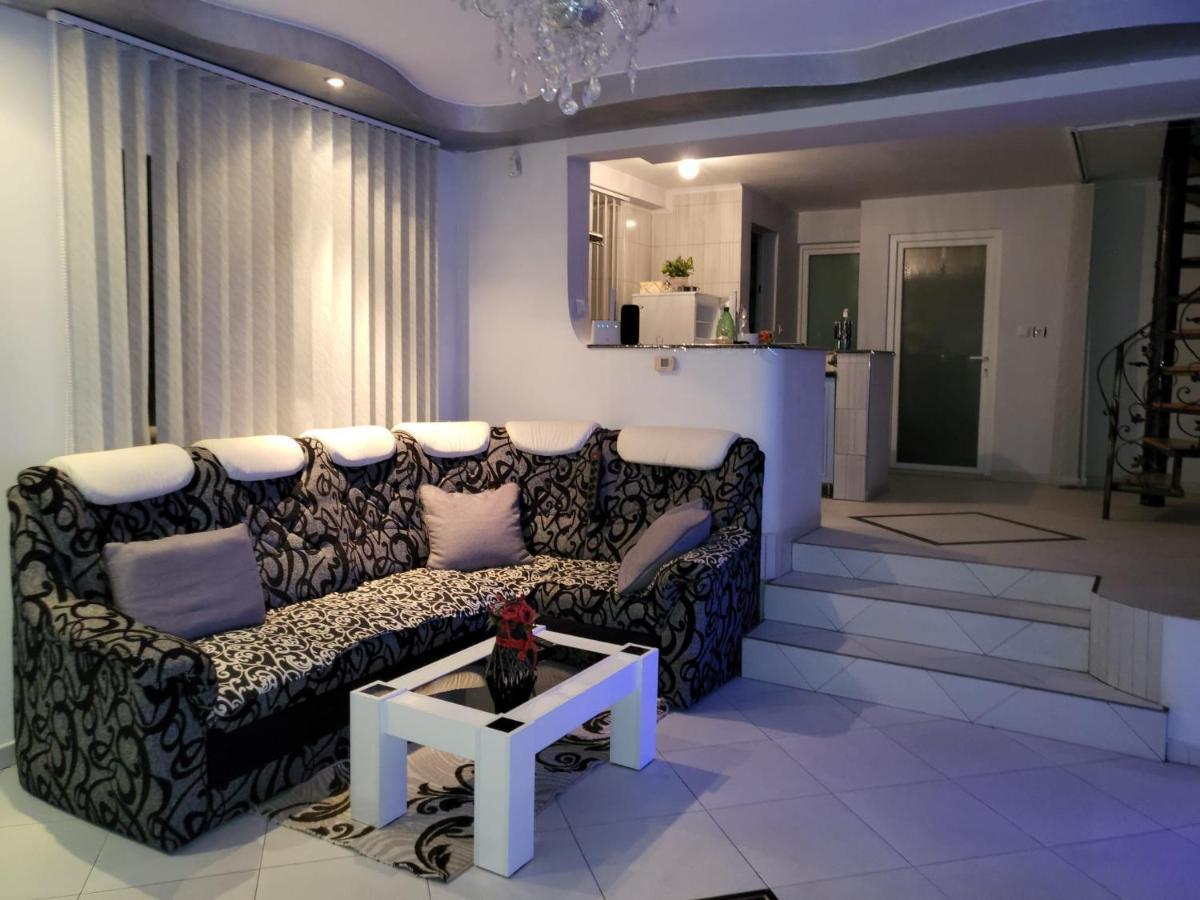 הוילה סאטו מארה Vila Ana Cu Terasa Gratar Si Jacuzzi מראה חיצוני תמונה